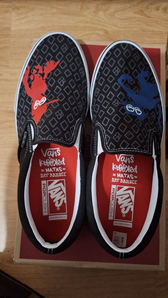 Продавам няколко модела VANS