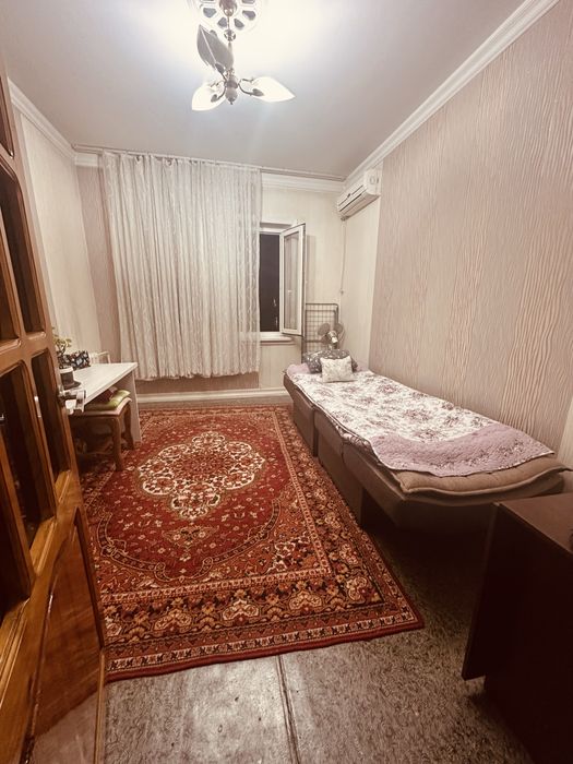 Срочно продается квартира 2х переделанная в 3х комнатную. Юнусабад