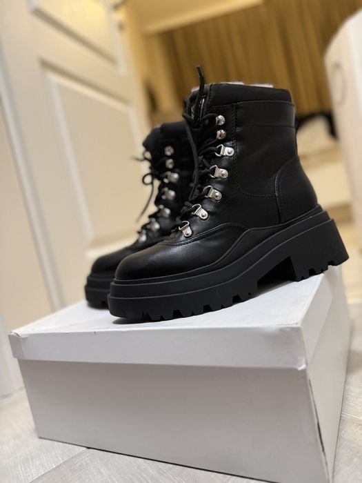 Кожени боти Guess