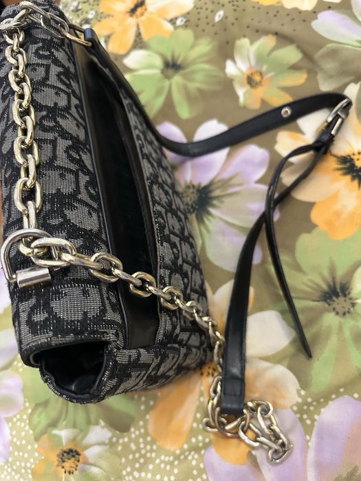 Vand geanta pentru detalii scrie-mi in privat