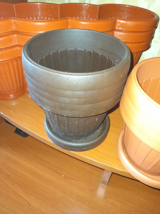Jardiniere ghivece pentru flori