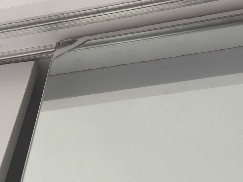 Dulap ,fara partea din mijloc (fara oglinda )