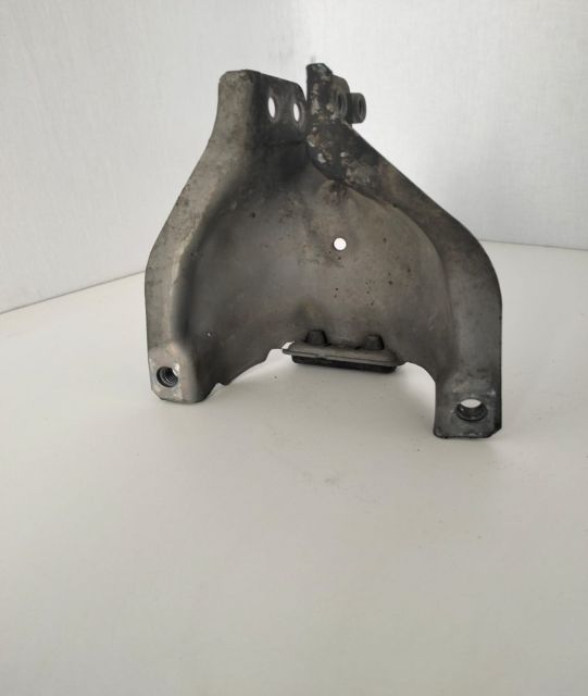 Aparator tampon motor dreapta 8k0399060l Audi A5 8T (facelift)