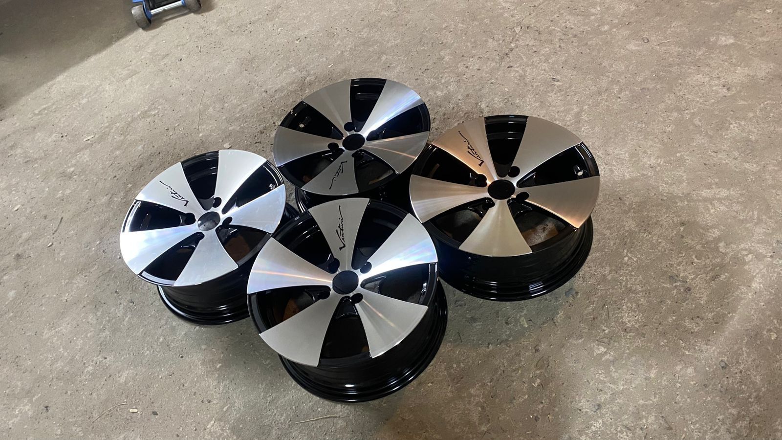 R15 PCD 4*108 Комплект новых легкосплавных дисков