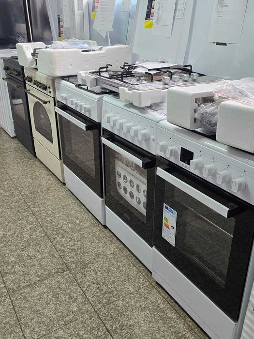 Cuptor Incorporabil NOU resigilat AEG BPE742380M, Autocuratare Pirolit