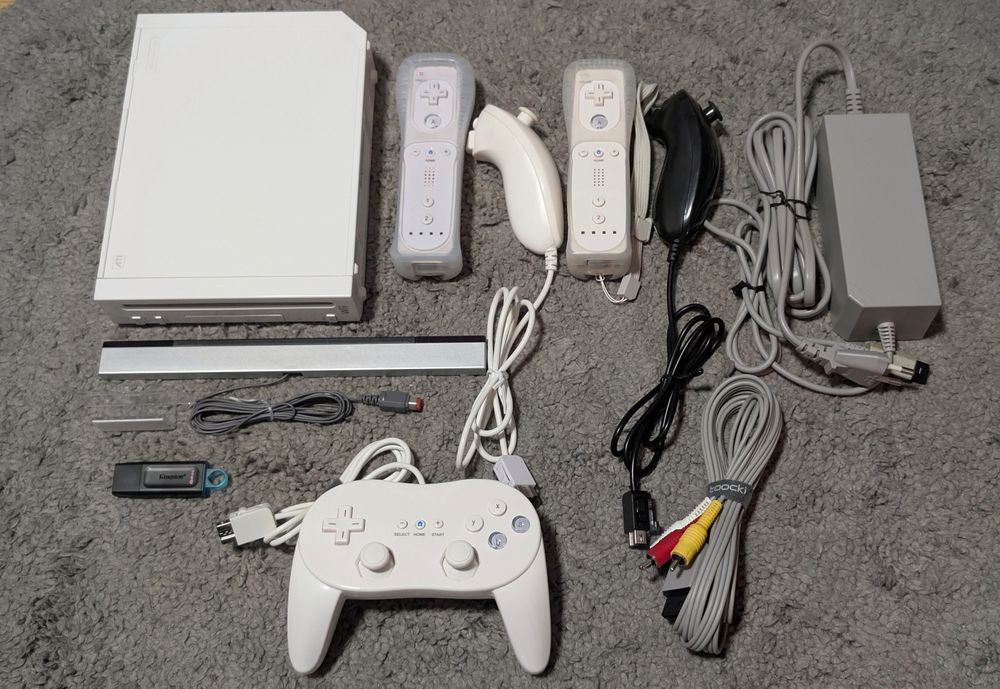 Consola Nintendo Wii White 2 mantele/nunchuck-uri Modata 64gb