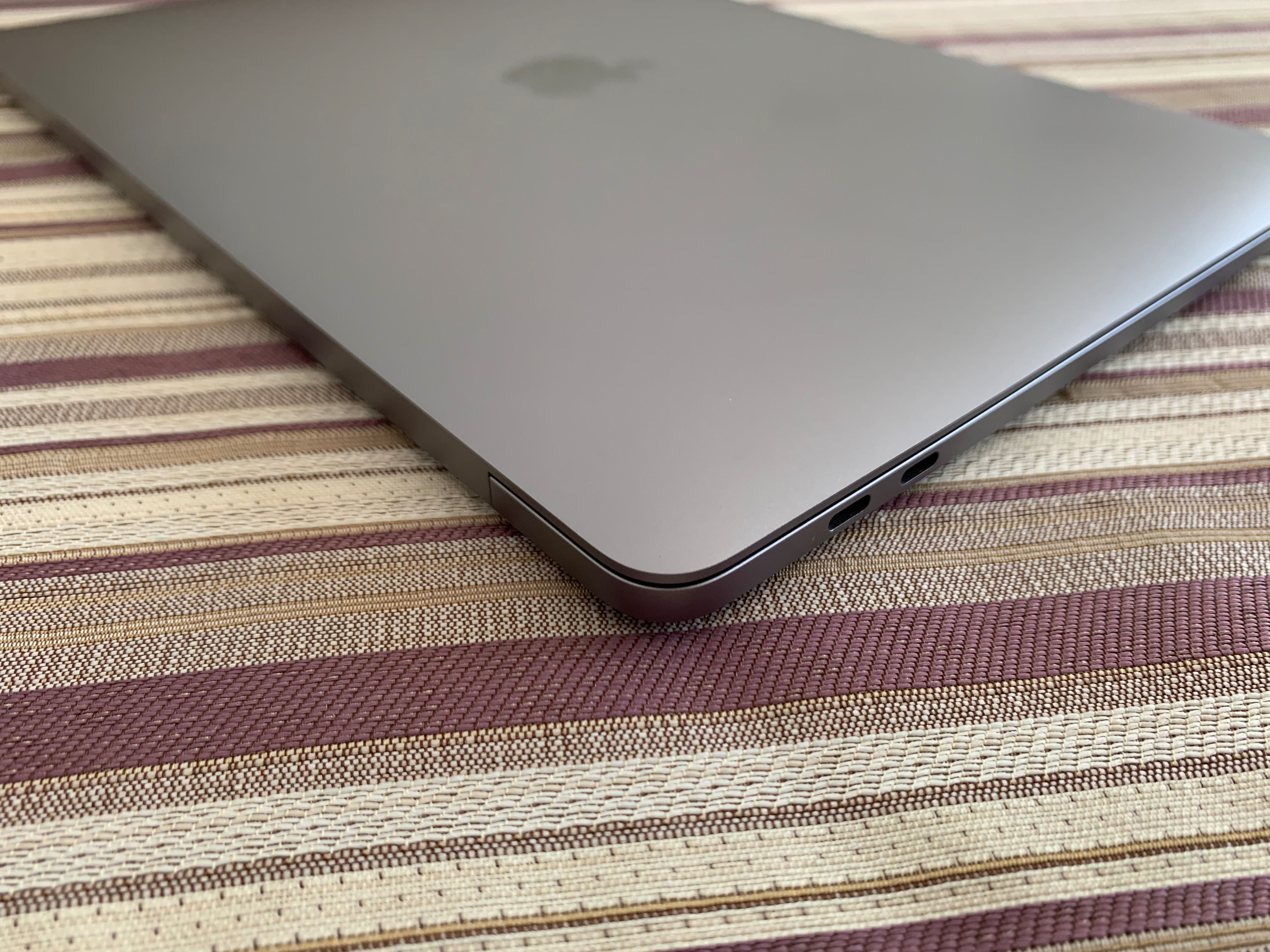 MacBook Pro 13" M1 Chip 8-CPU, 8-GPU, 8GB RAM, 256GB SSD