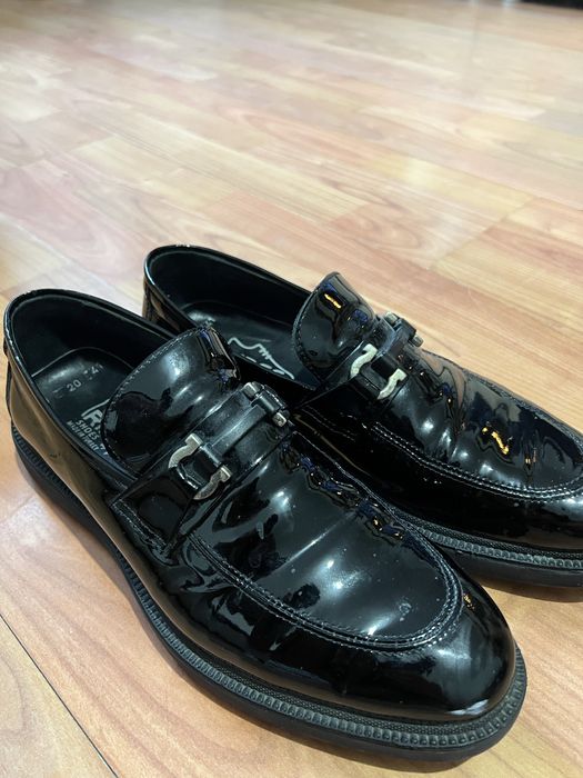 Pantofi barbati luciosi