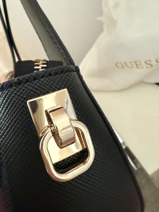 Оригинална дамска чанта Guess