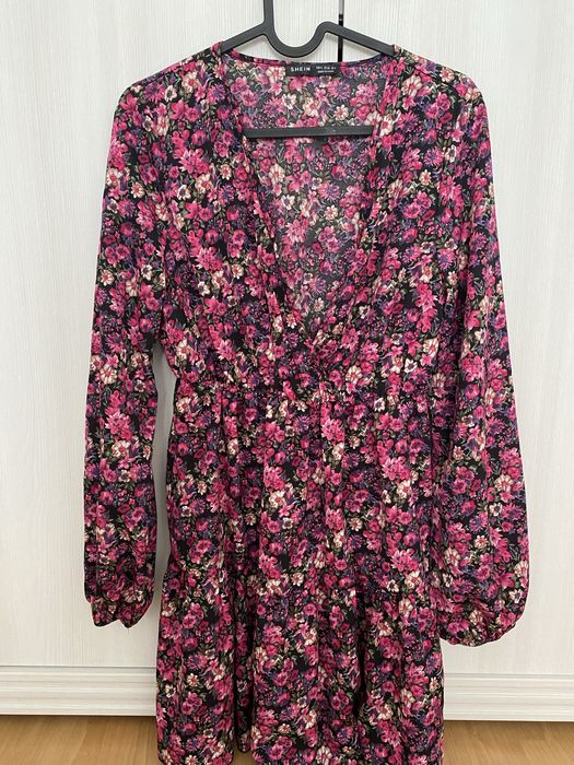 Rochie vaporoasa cu model floral