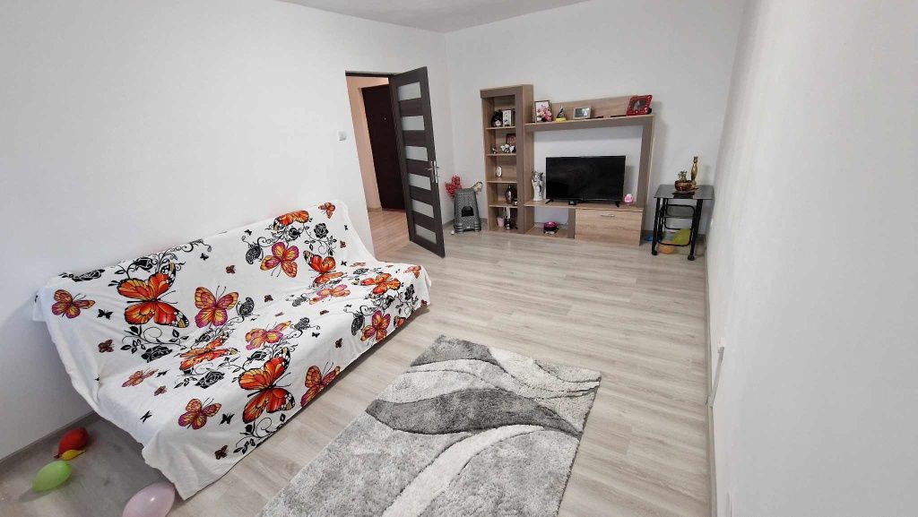 Inchiriez apartament 3 camere