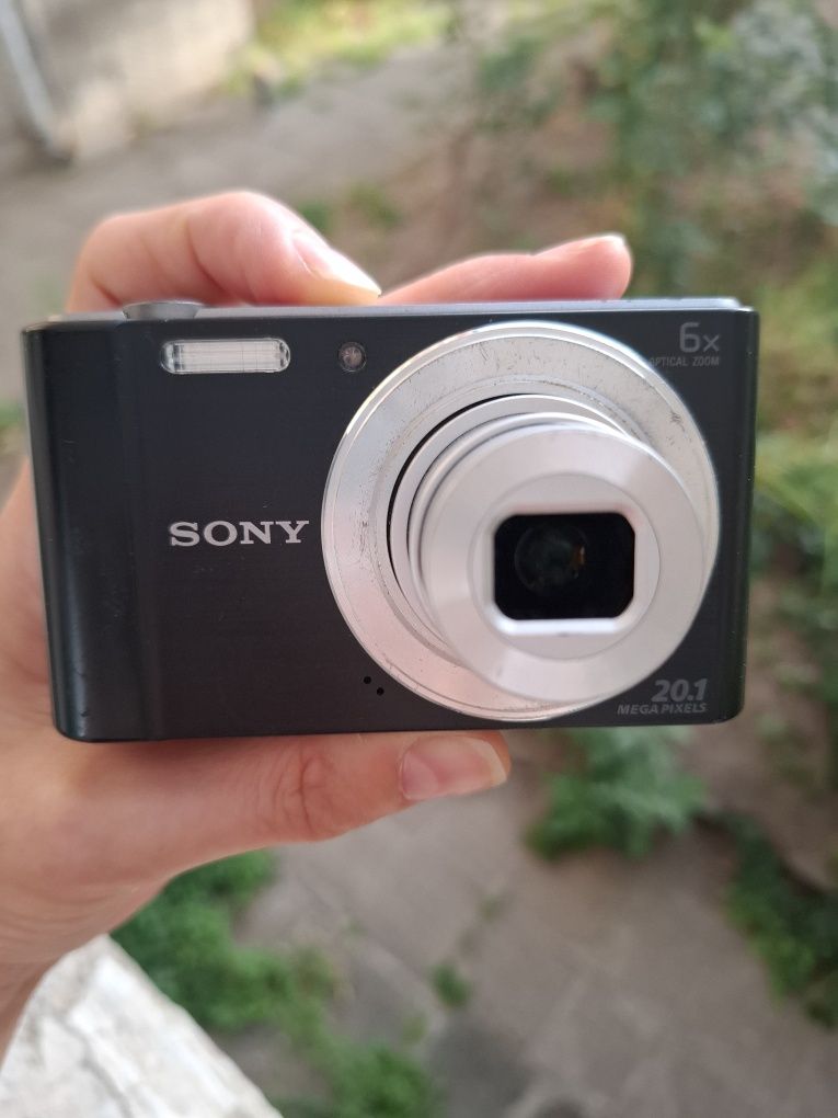 Компактен дигитален фотоапарат SONY Cybershot W810