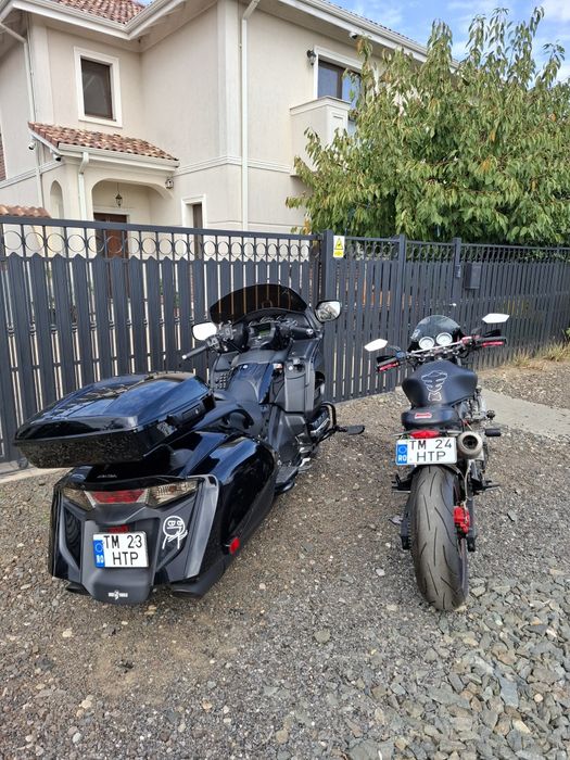 Motociclete HONDA Goldwing F6B si Hornet