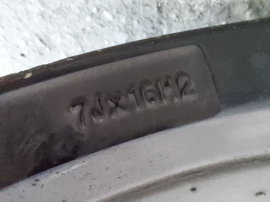 Vând jante aliaj R16