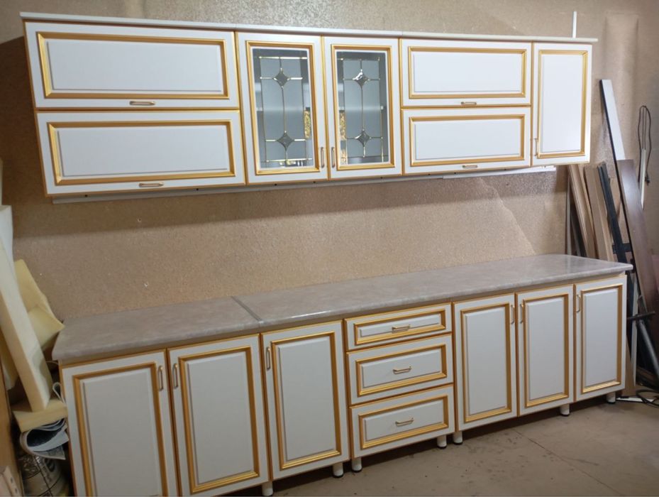 Продается кухонный мебель в новом состояние