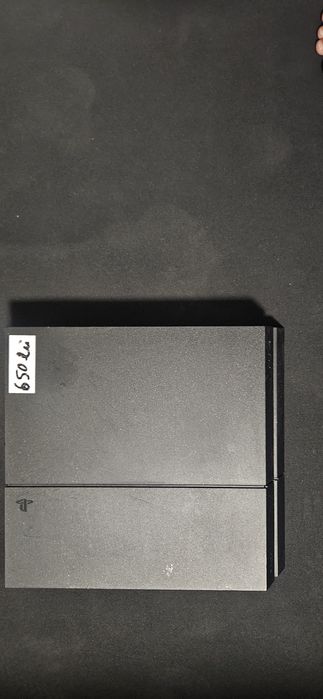 Vând ps4+maneta cu cablu USB