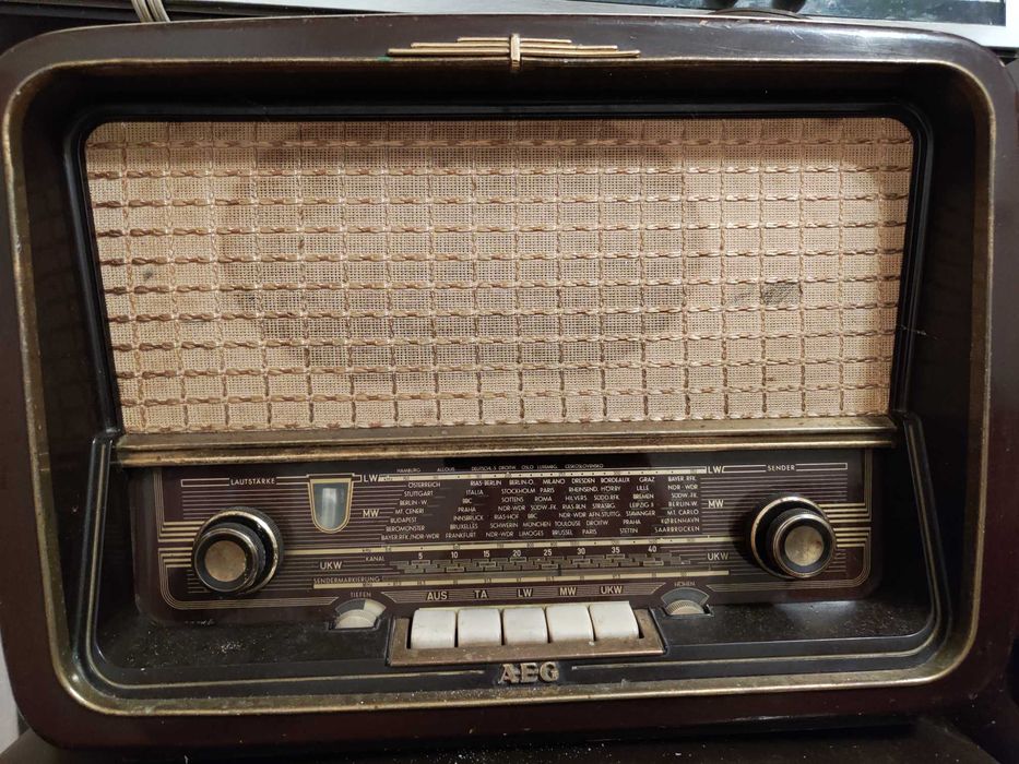 Vand radiouri cu lampi