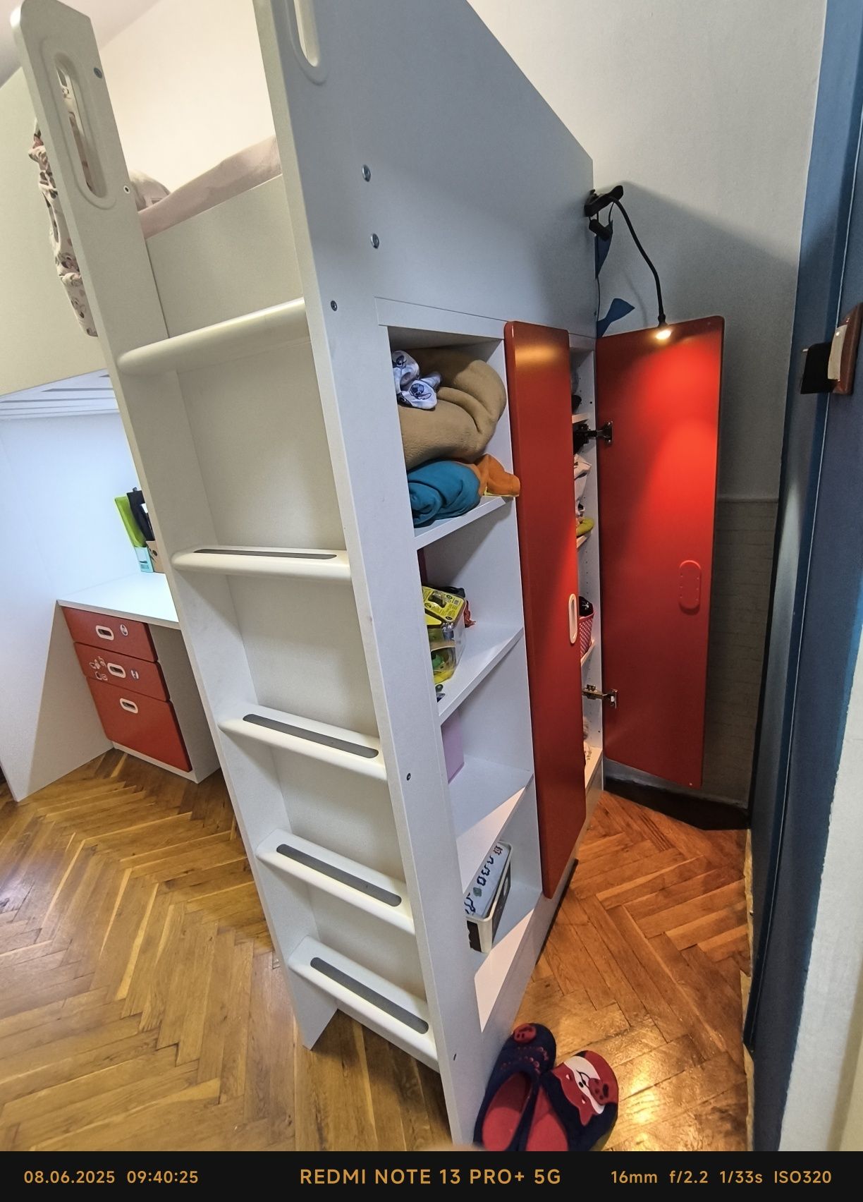 Двуетажно легло с бюро  IKEA