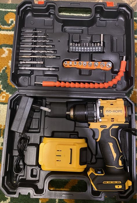 Продам бесщеточный шуруповерт торг есть