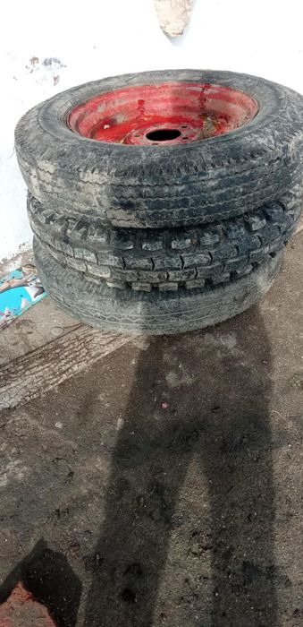 Cauciucuri cu tot cu genți