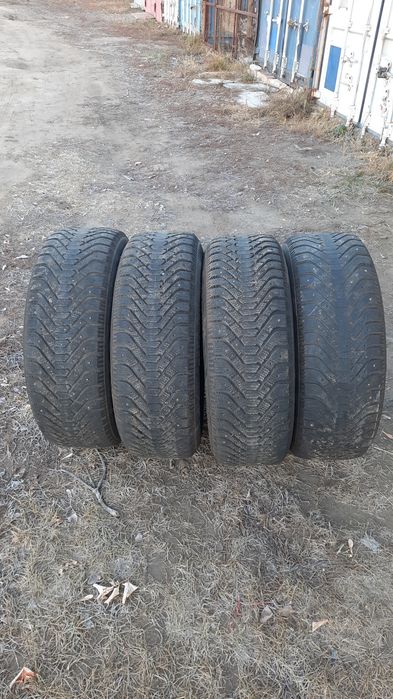 шины зимние шипованые235/65R17