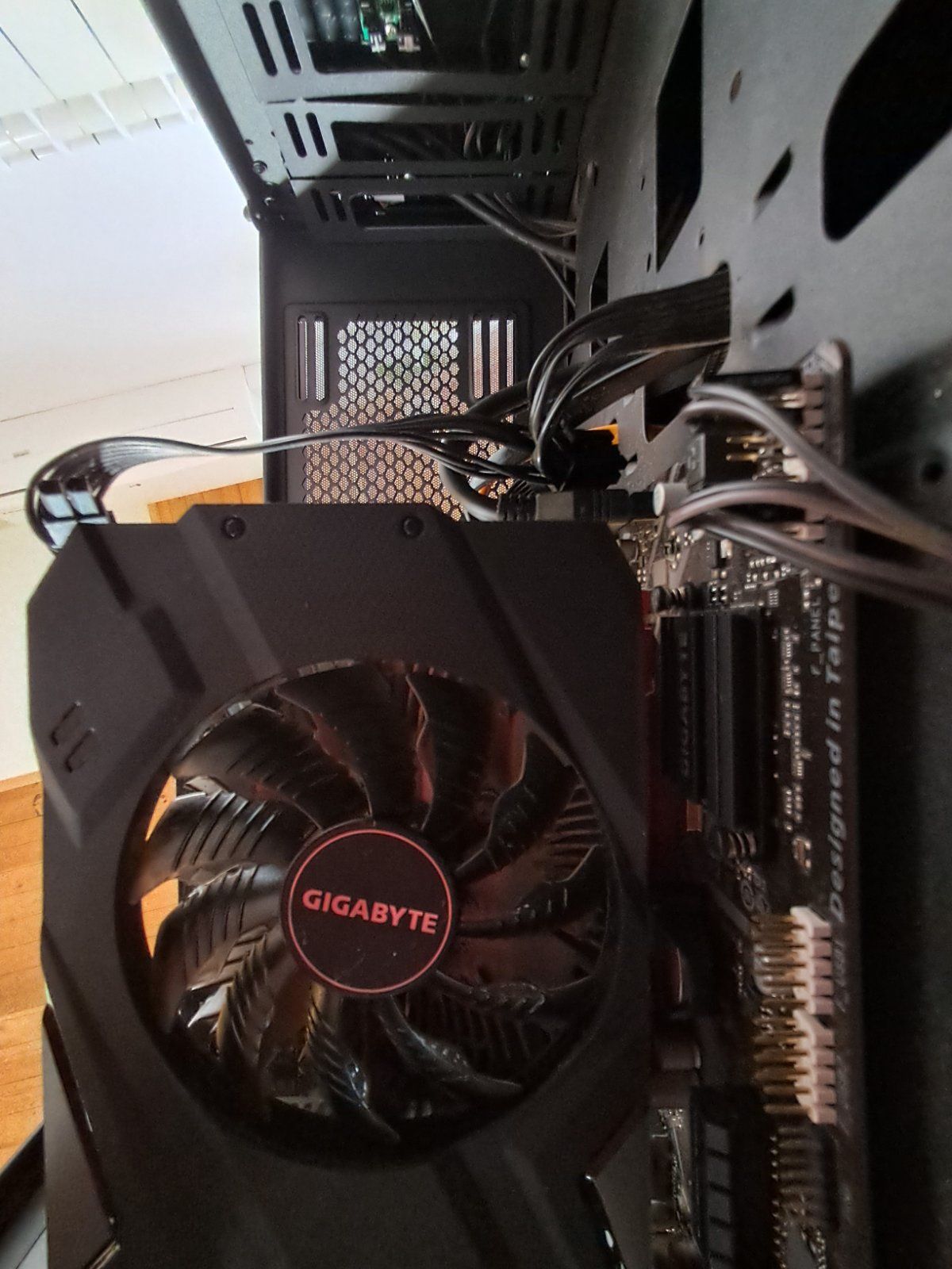 Геймърски компютър Intel Core i5 9400f/GTX 1650 Super/16 GB RAM DDR4