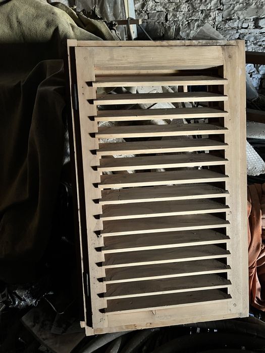 Дървена дограма с капаци НОВА