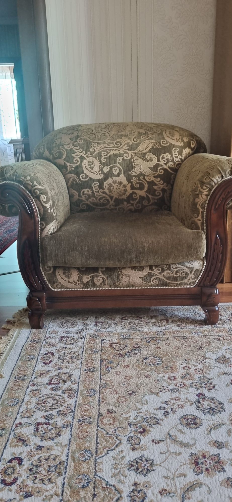 Продам диван и кресло