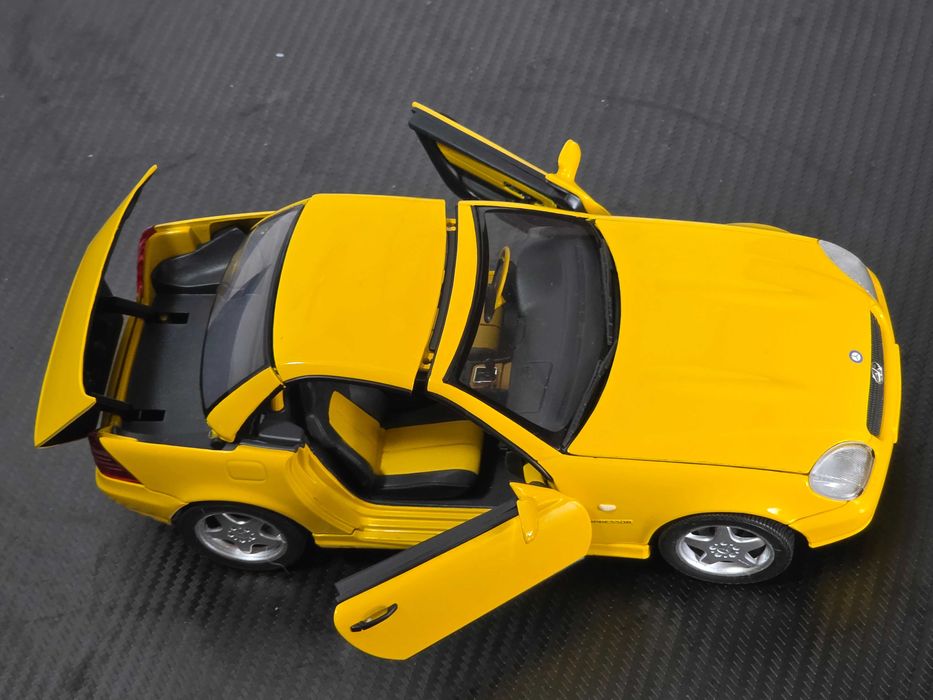 Macheta Auto 1/18 UT Models Mercedes Benz SLK AMG