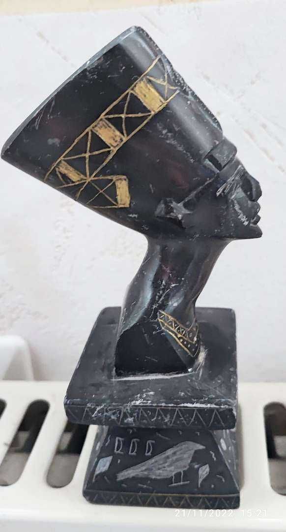СТАТУЕТКА  Нефертити, Бронзови статуетки