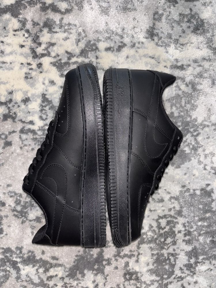 Nike Air Force 1 Triple Black