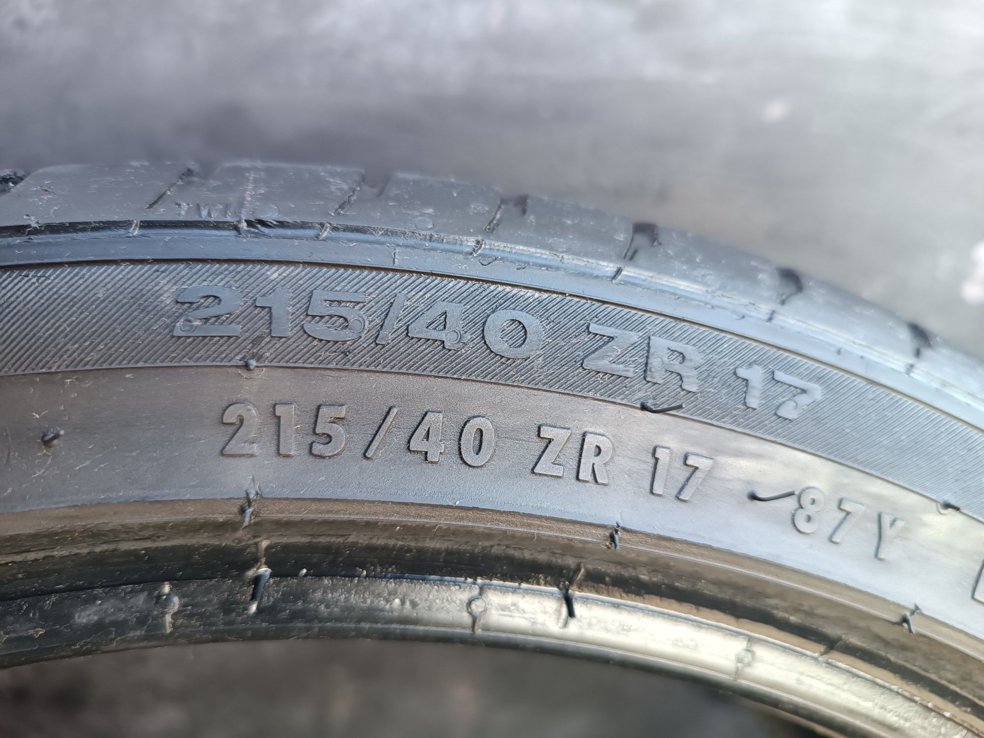 215/40/17 Continental