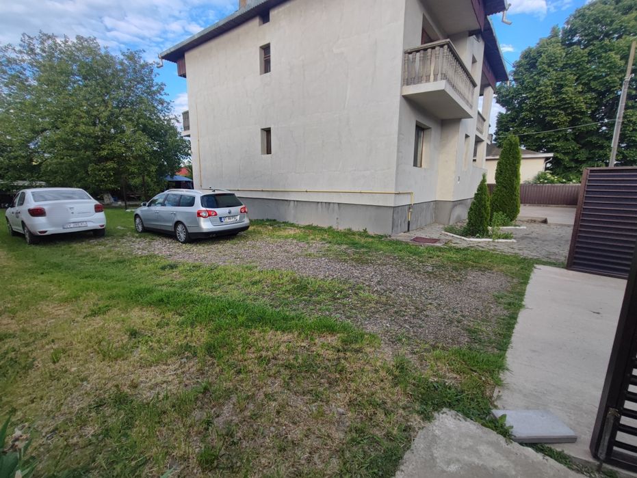 Casa 423 mp utili/  1023mp curte