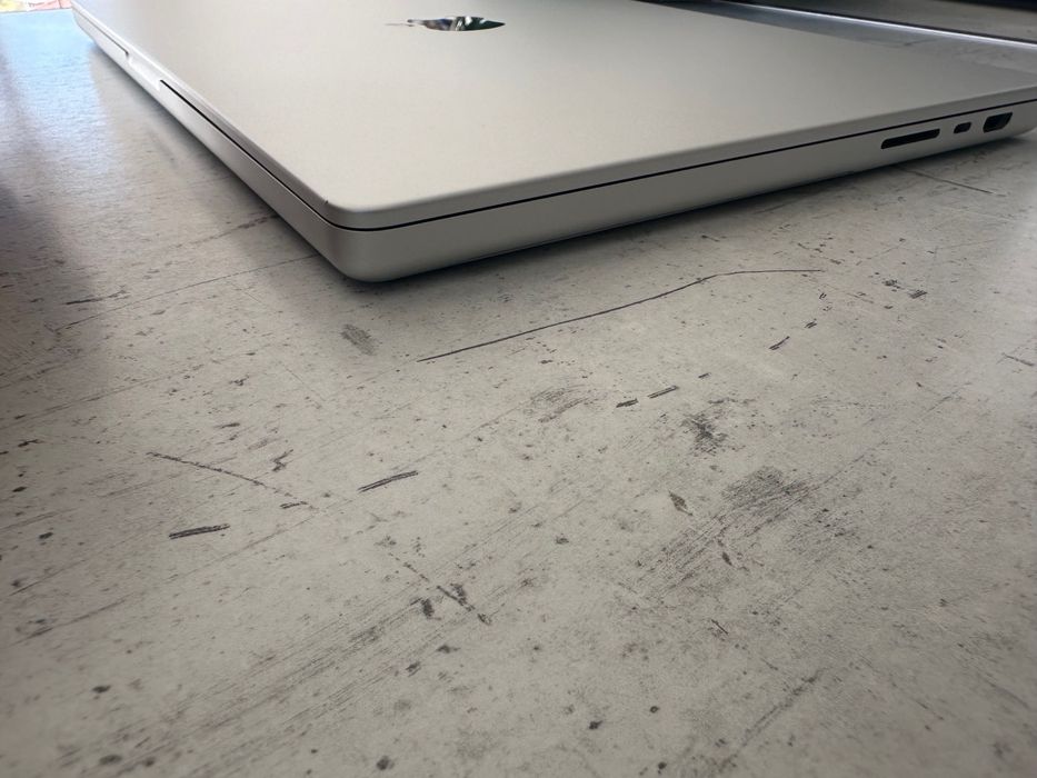 MacBook Pro 16" M4 MAX 16CPU, 40GPU, 48RAM, 1TB SSD, ГАРАНЦИЯ 7.2028г