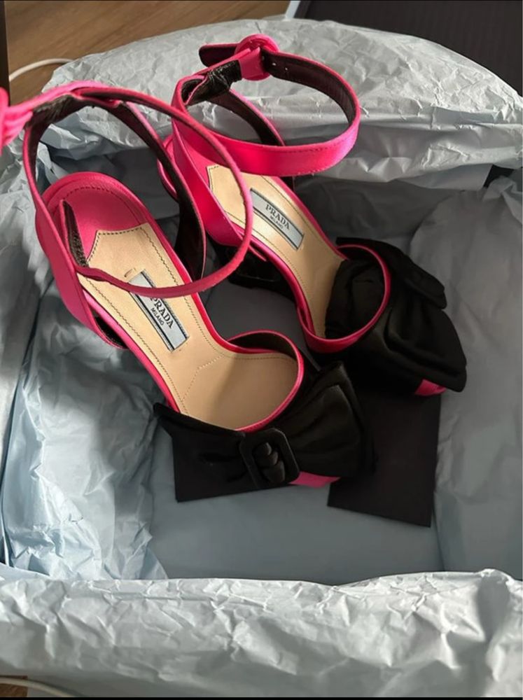 Vand Sandale Prada