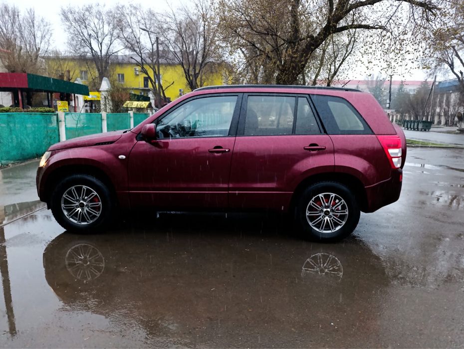 Продам машину Suzuki Grand Vitara 2006 г.в. Объем 2.0. МККП.