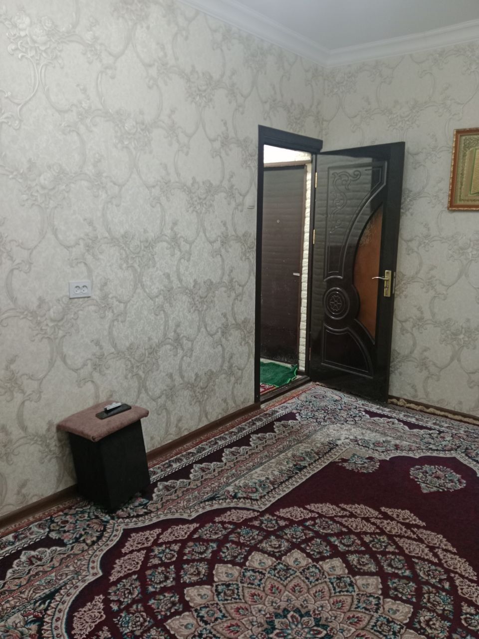 Срочна сотилади ДЭСКА тараф 2 хона бази жихозлари билан