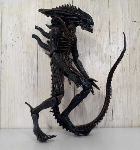 Figurina  Defiance Alien Xenomorph 18 cm NECA