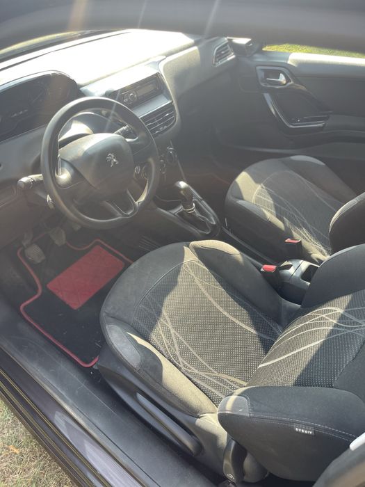 Vând PEUGEOT 208 57.000 km 1.0 benzina euro 5