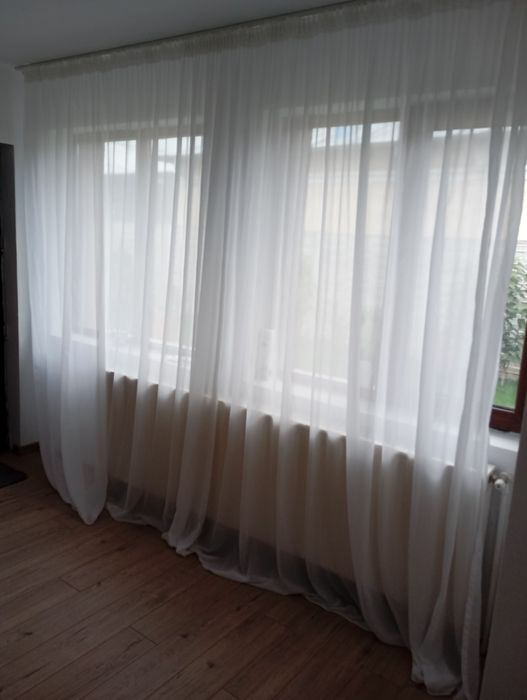 Vând o perdea alba din matase