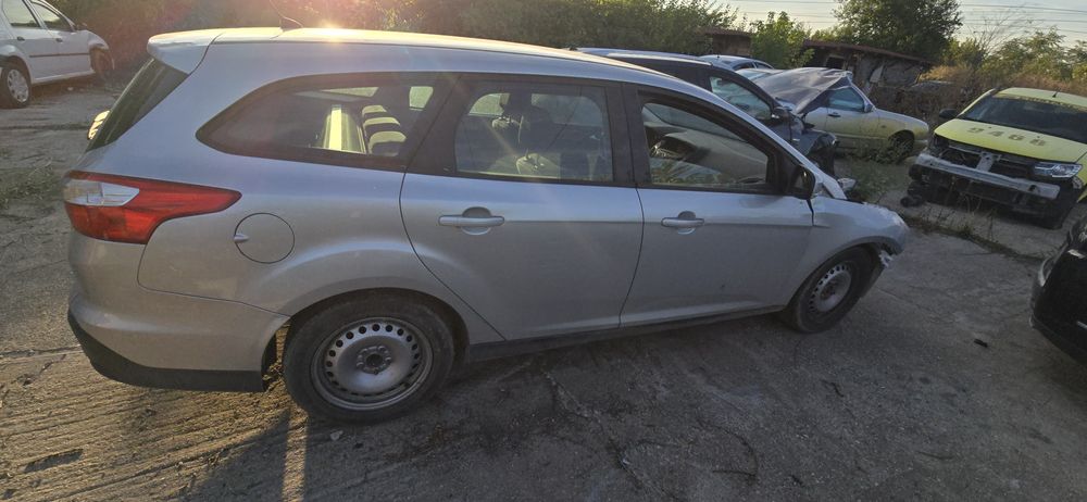 Vand doua ford focus avariate