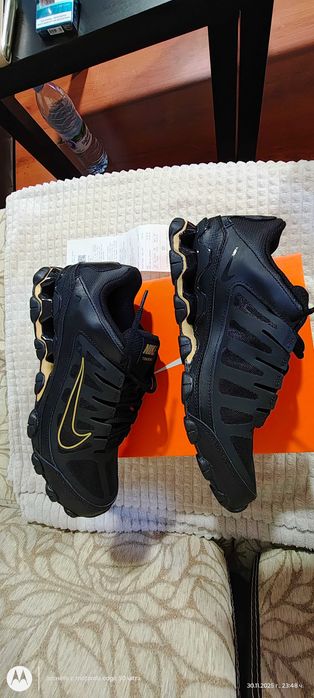 Продавам маратонки NIKE REAX
