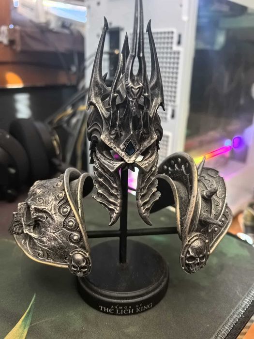 Продавам Фигурка Blizzard World of Warcraft - Lich King Helm & Armor