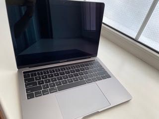 MacBook Pro 13", 2018 в идеальном состоянии