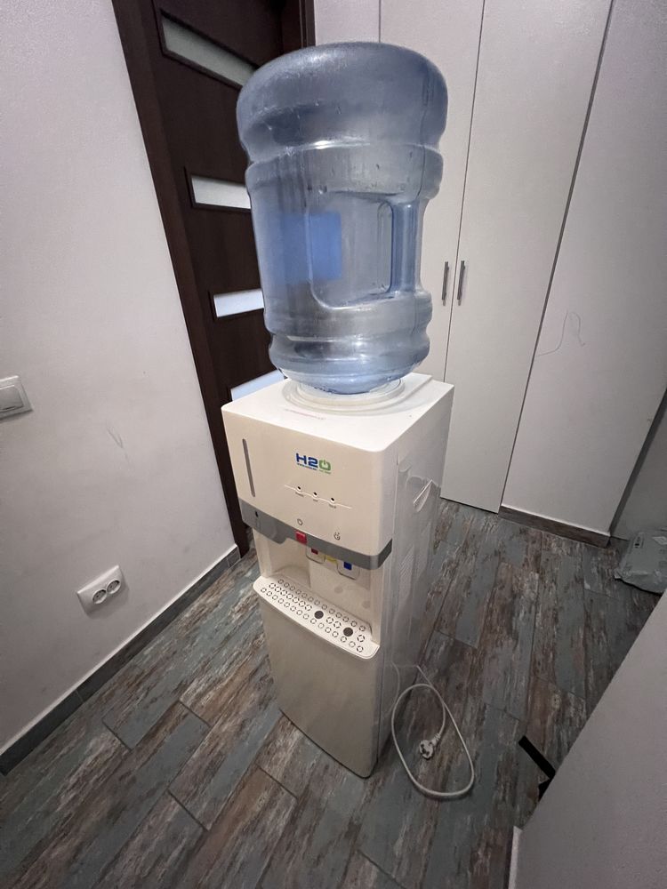 Dozator de apa pentru podea
