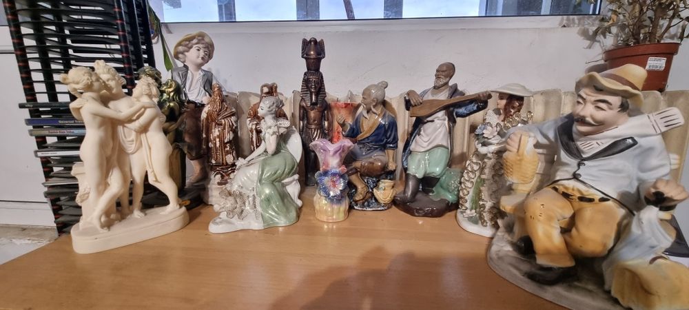 Vând statuete de diferite marimi