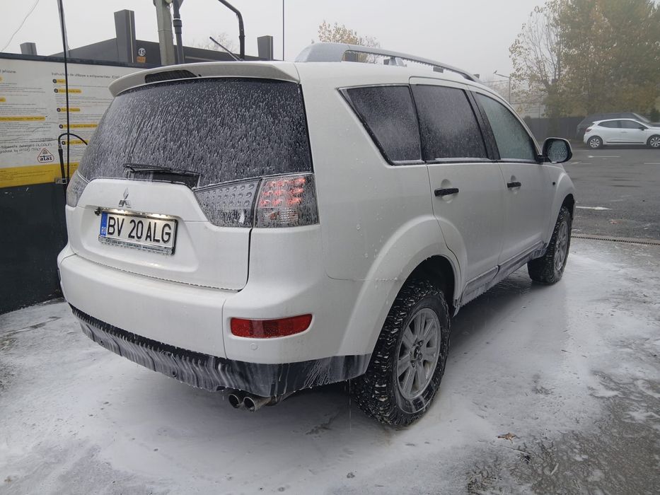 Mitsubishi Outlander 2 , An fab 2010 , 4 x4 ,7 Locurii