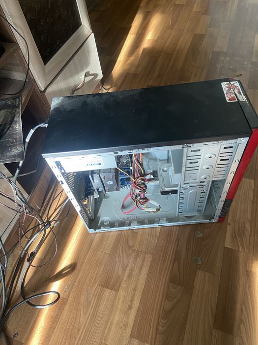 Продам комютер монитор мышку и клавиатуру