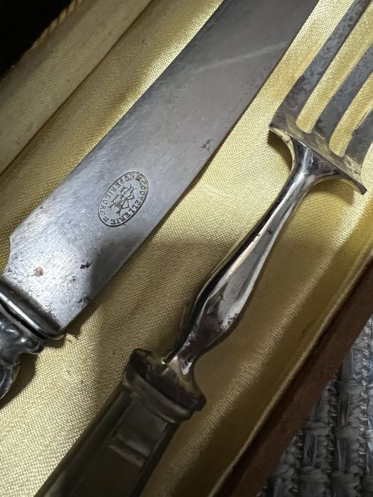 Vând tacâmuri vintage.