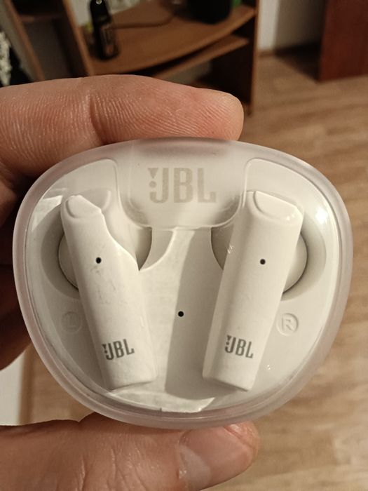 Наушники JBL зарядка тайпси 5000 тенге